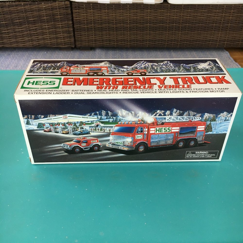 NIB 2005 Hess Emergency Truck with Rescue Vehicle